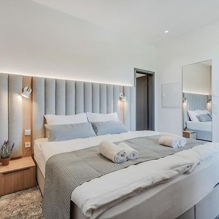 Bright: Rosenheim Aicherpark Bagian luar foto