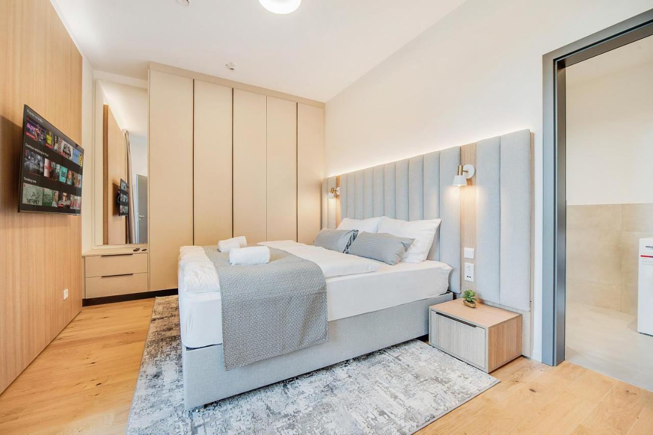 Bright: Rosenheim Aicherpark Bagian luar foto